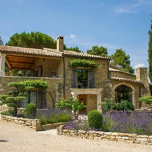 https://domaine-les-roullets.fr-provencehotel.com